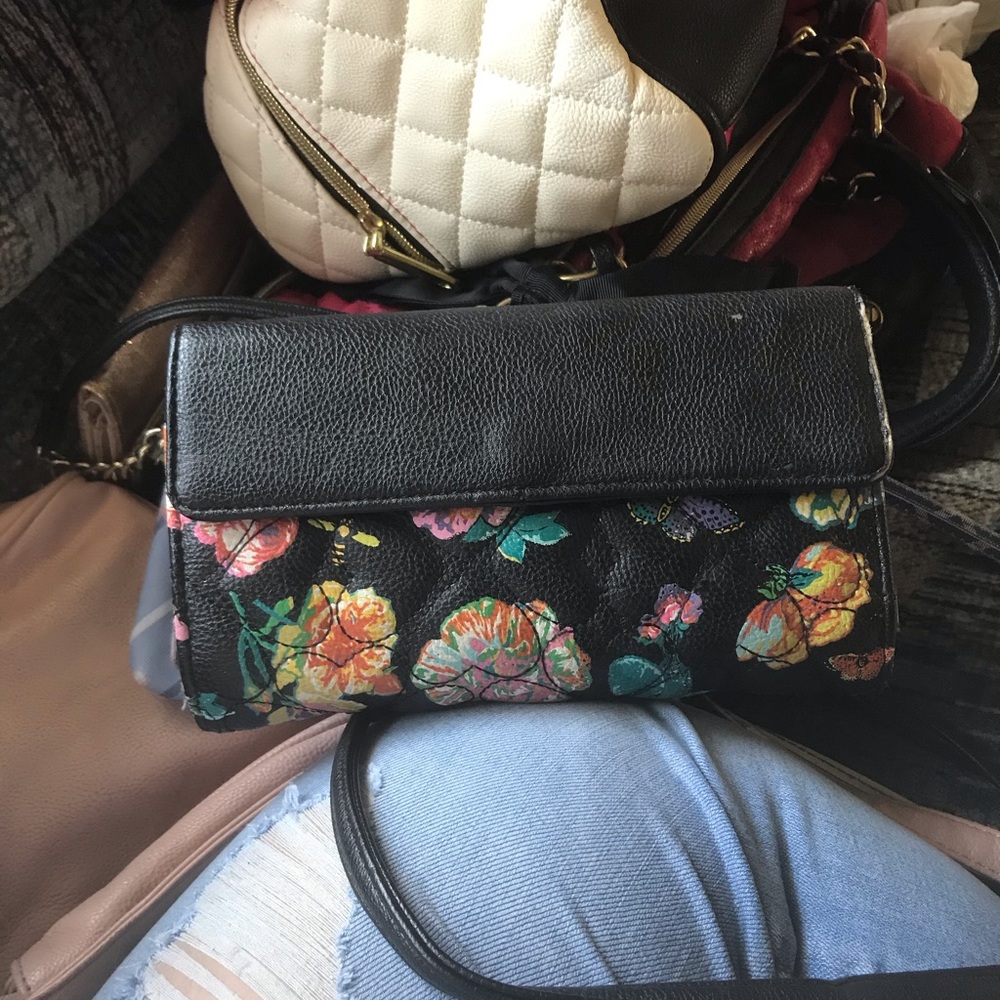 Gently used Betsey Johnson crossbody purse - Picture 2 of 4